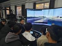 图片包含 人, 人们, 巴士, 一群
描述已自动生成
